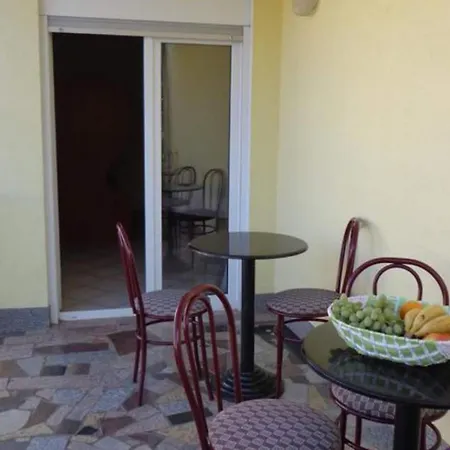 Popi - One Bedroom With Balcony 2 Lägenhet *
